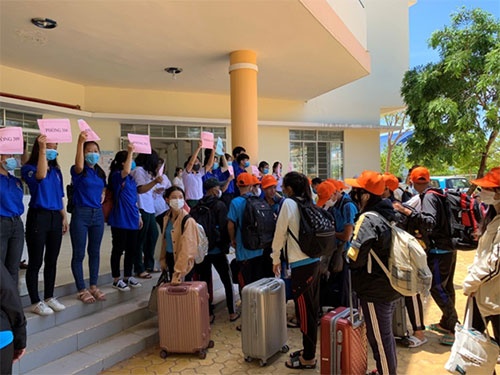 thue truc thang cho de thi ra Phu Quy anh 1