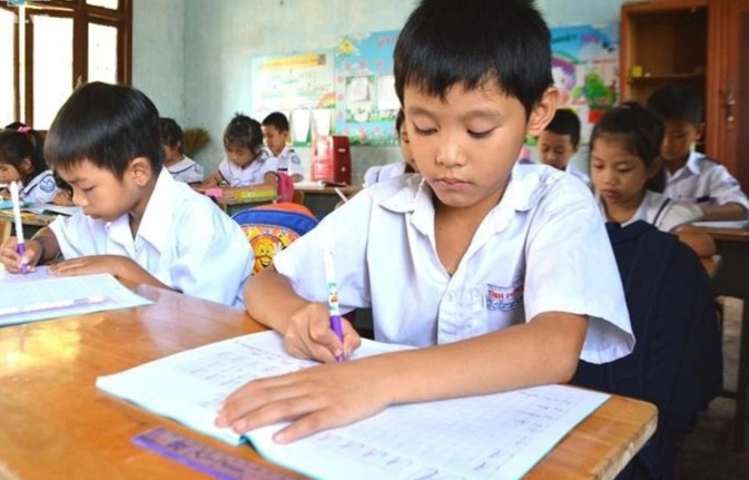 Phat hien mot ca nhiem Covid-19, Quang Ngai cho hoc sinh nghi hoc hinh anh