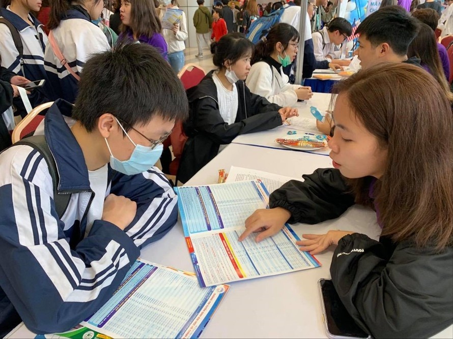 Xet tuyen dai hoc bang hoc ba tang vot hinh anh