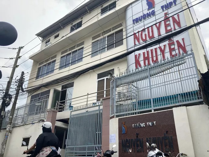 nu sinh xam ten len nguc anh 1