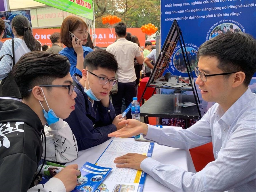 Tuyen sinh 2021: Van mat can doi nganh nghe hinh anh