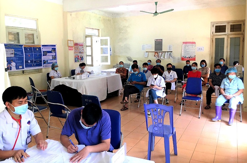 đình chỉ giáo viên vi phạm phòng dịch  ảnh 1 dinh chi giao vien vi pham phong dich anh 1