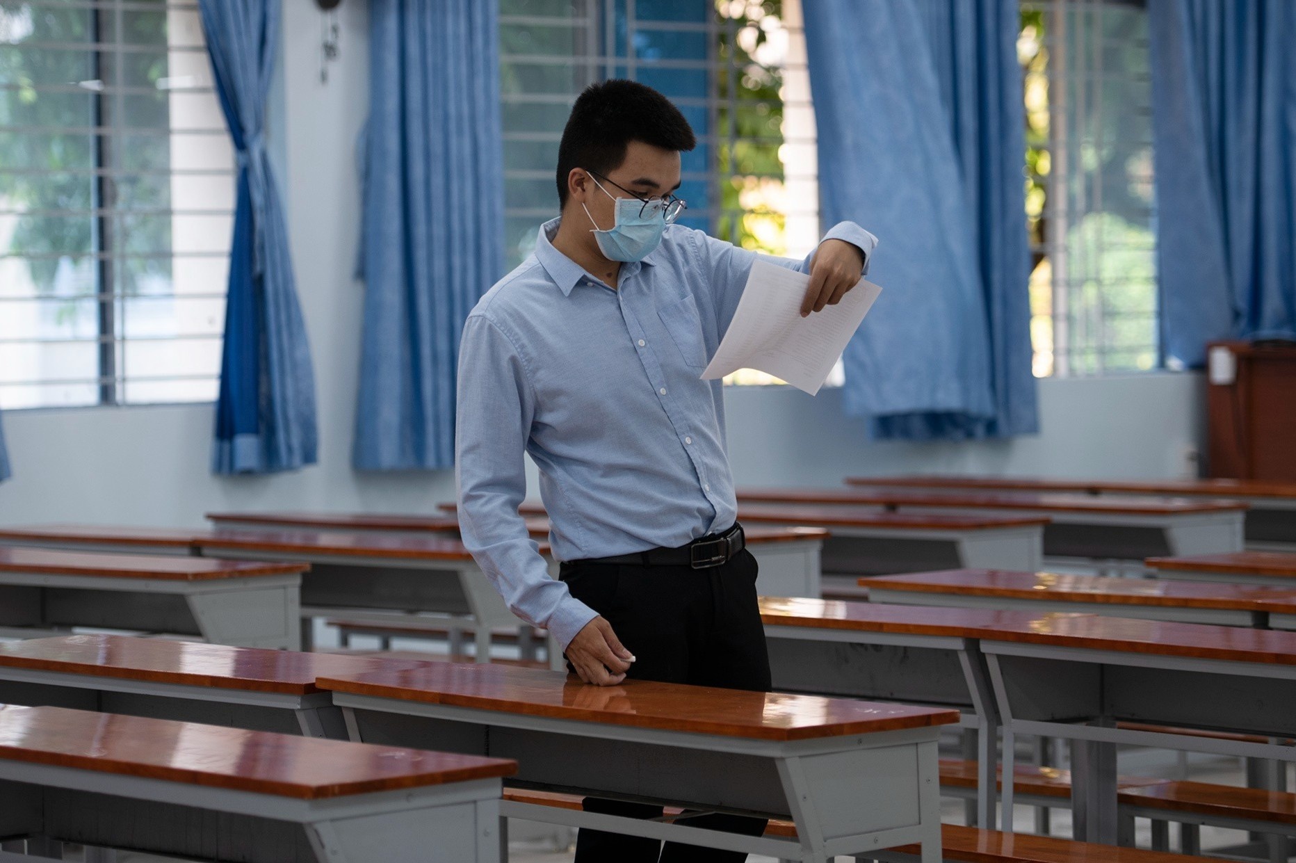 DH Kinh te TP.HCM bo thi truc tiep vi dich Covid-19 hinh anh