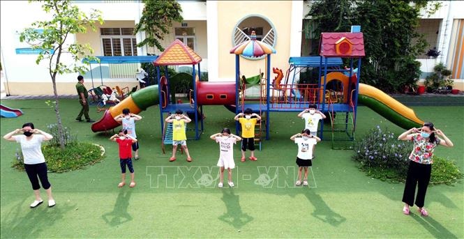 tre em do cach ly anh 5