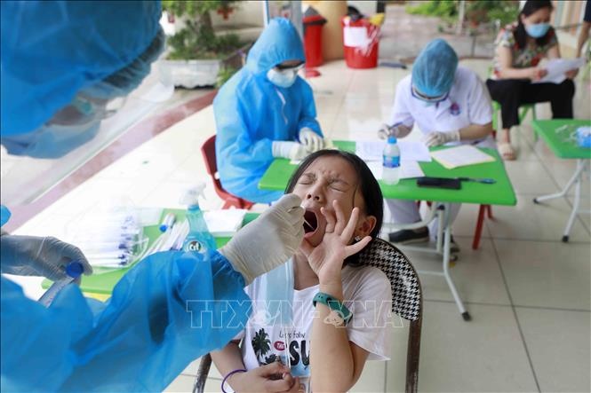 tre em do cach ly anh 2