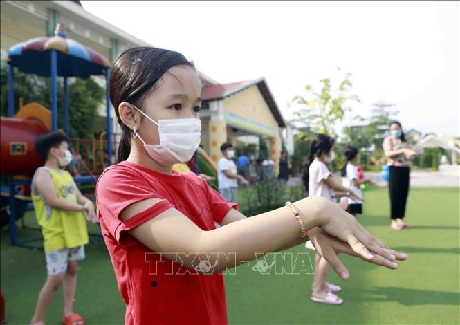 tre em do cach ly anh 6