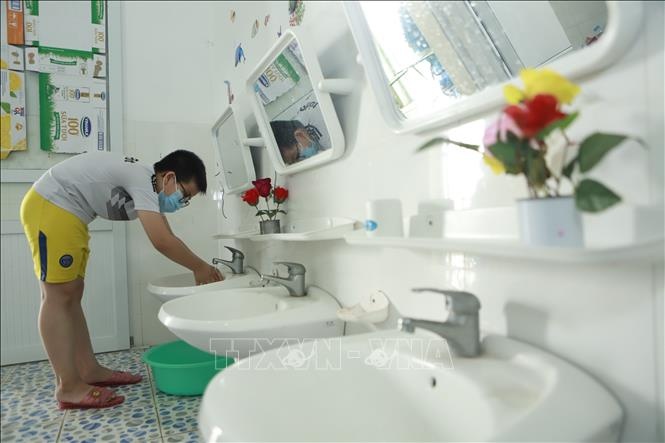 tre em do cach ly anh 8