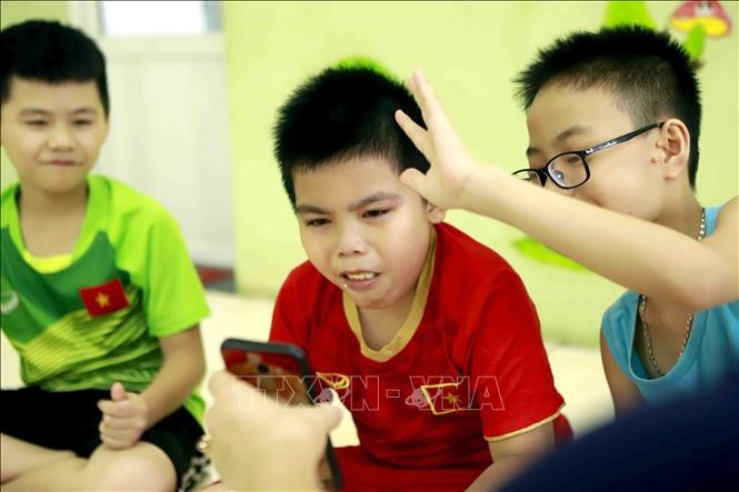 tre em do cach ly anh 7