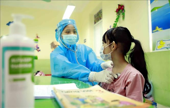 tre em do cach ly anh 3