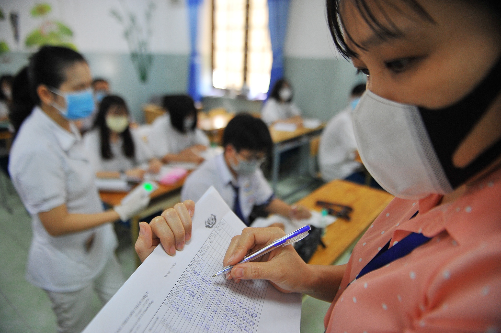 Nhieu dia phuong cho hoc sinh tro lai truong hinh anh