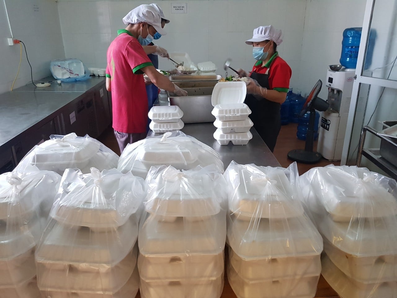 cuu hoc sinh Bac Giang ho tro chong dich anh 2