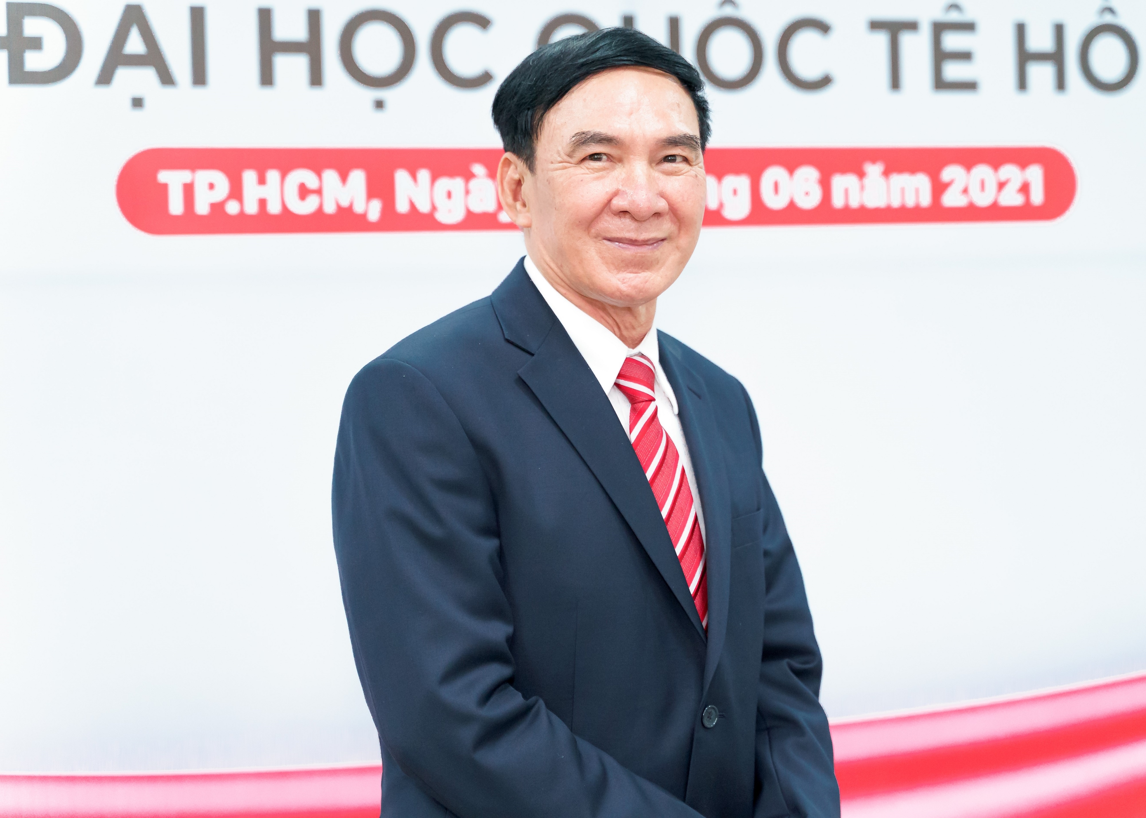 DH Quoc te Hong Bang co hieu truong moi hinh anh