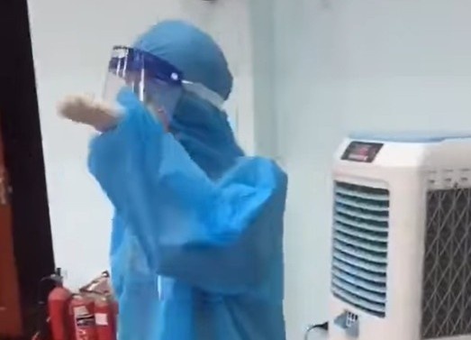 Dieu nhay day nang luong cua nu sinh di chong dich tai Bac Ninh hinh anh