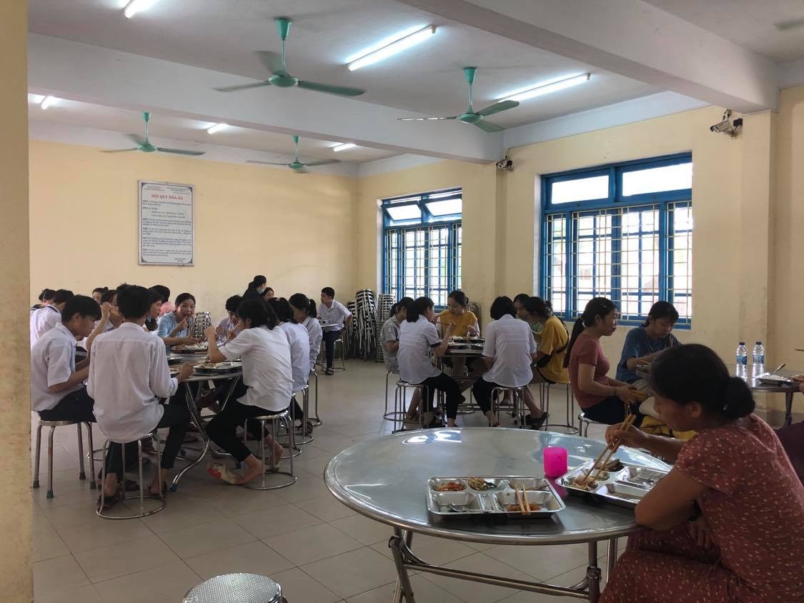 Hue bo tri an o cho thi sinh ngoai tinh anh 7