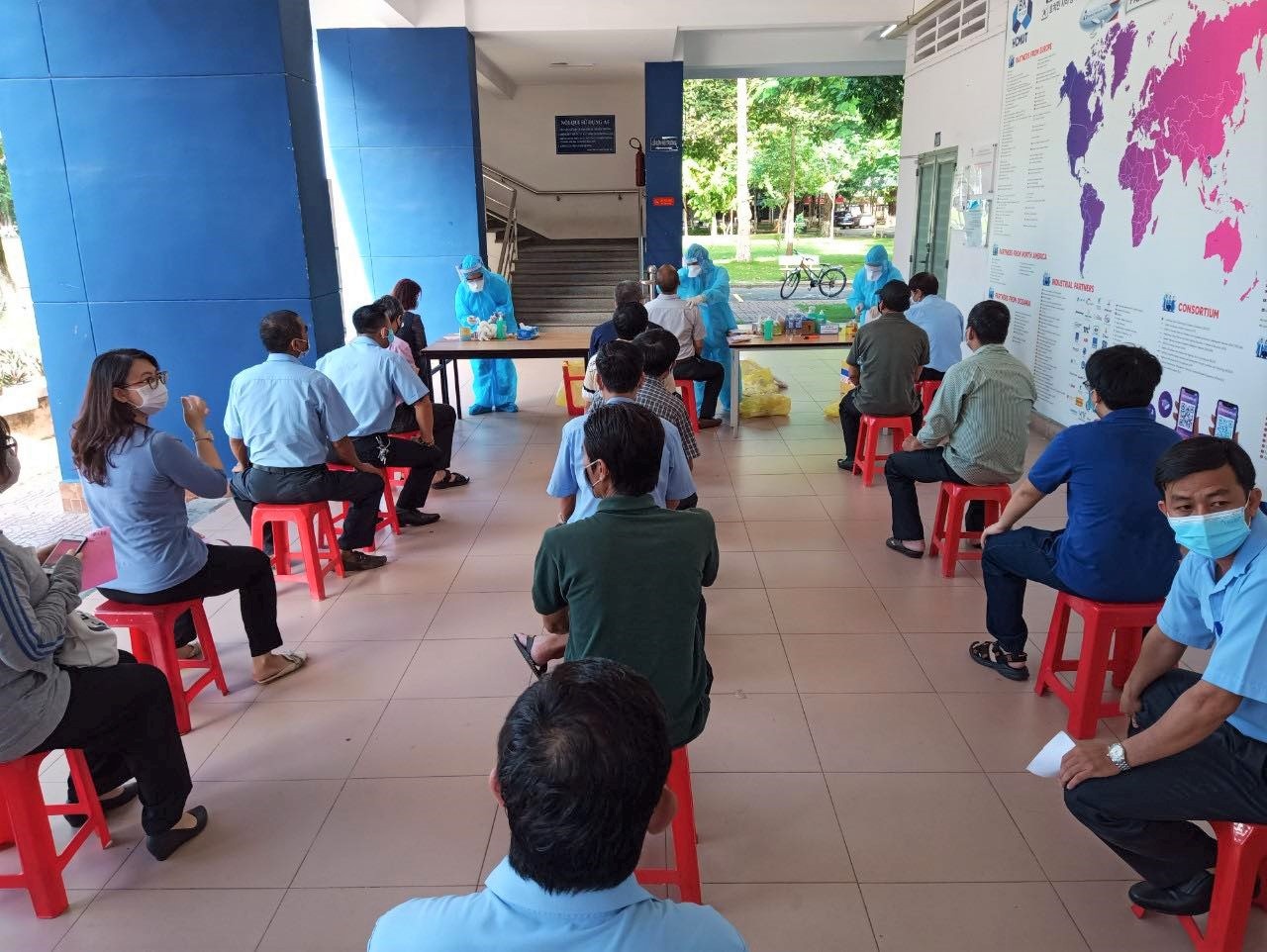 xet nghiem Covid-19 anh 1