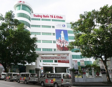 Phu huynh cau cuu khi truong quoc te tu choi nhan con hoc hinh anh