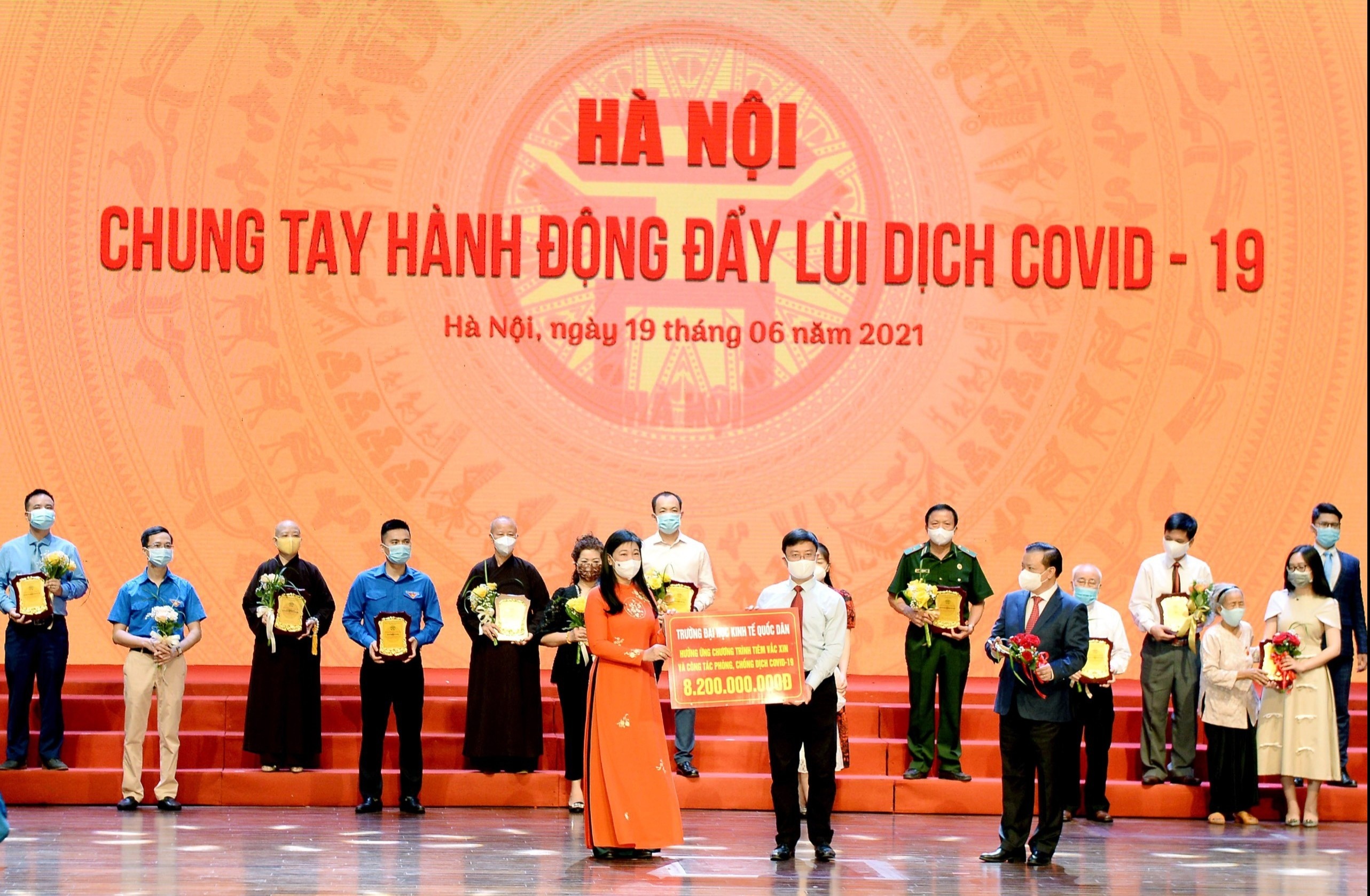 DH Kinh te quoc dan danh 8 ty mua vaccine anh 1