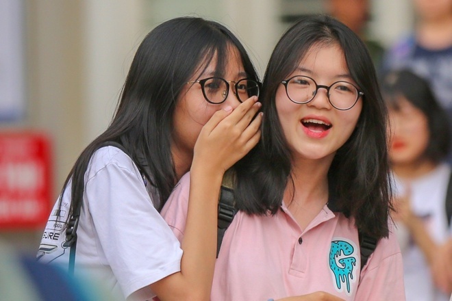 Truong chuyen dau tien tai Ha Noi cong bo diem trung tuyen lop 10 hinh anh