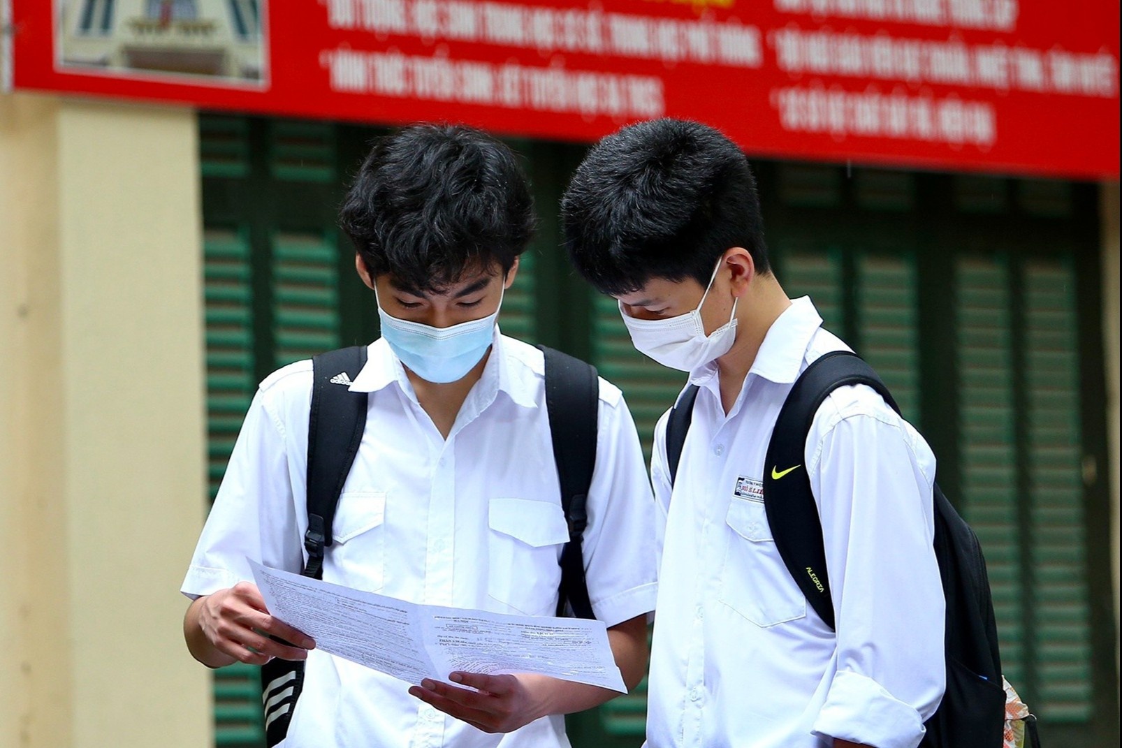 Diem chuan truong chuyen Ha Noi - Amsterdam cao nhat 44 hinh anh