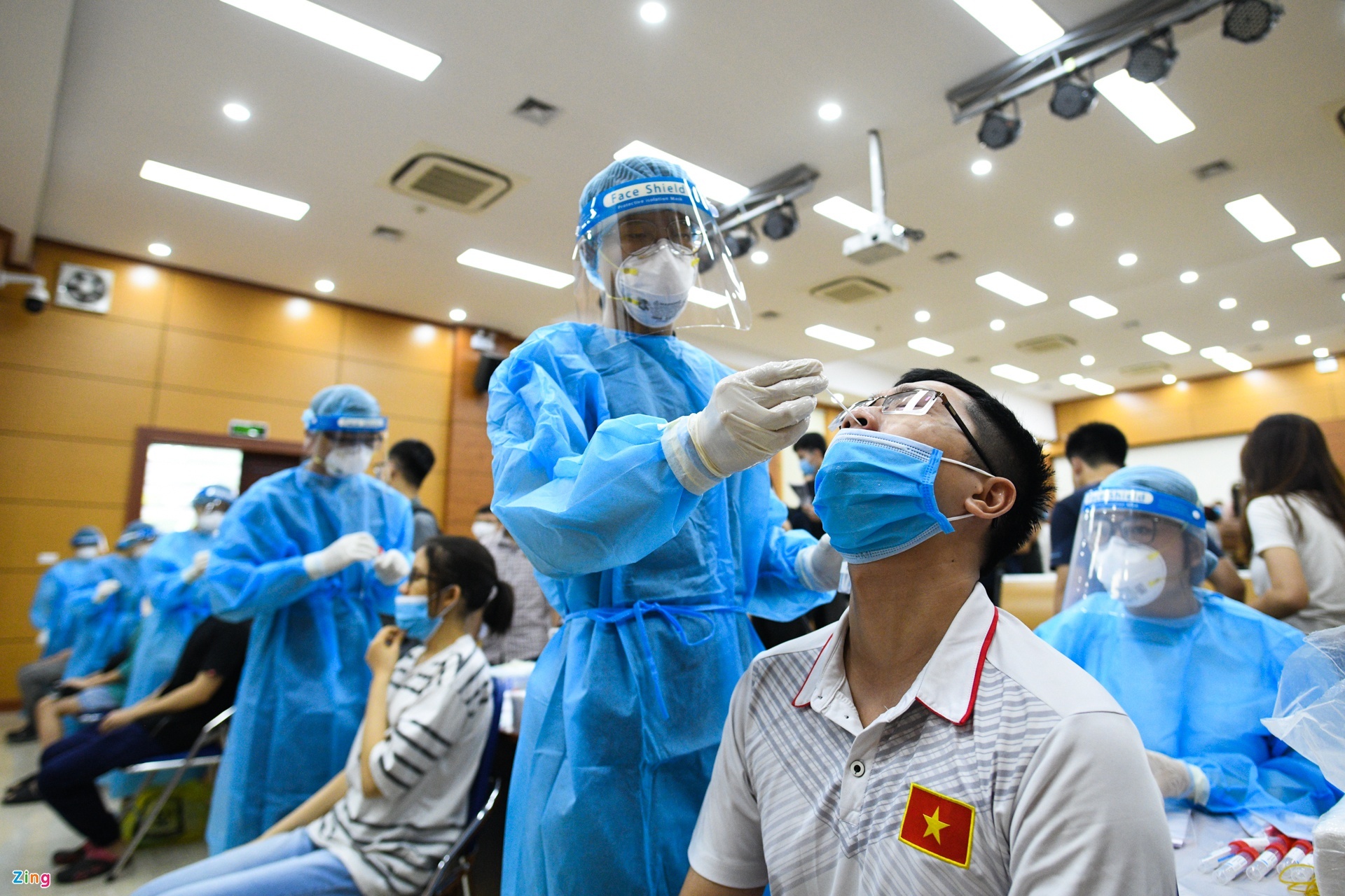 ho tro mien Nam chong dich anh 1