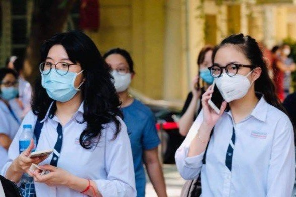 Thi sinh Ha Noi viet ‘Song’ ra doi khi Xuan Quynh di du thuyen hinh anh