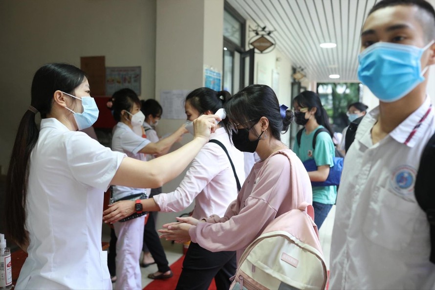 Doi tuong lien quan ca nhiem Covid-19 se thi rieng hinh anh