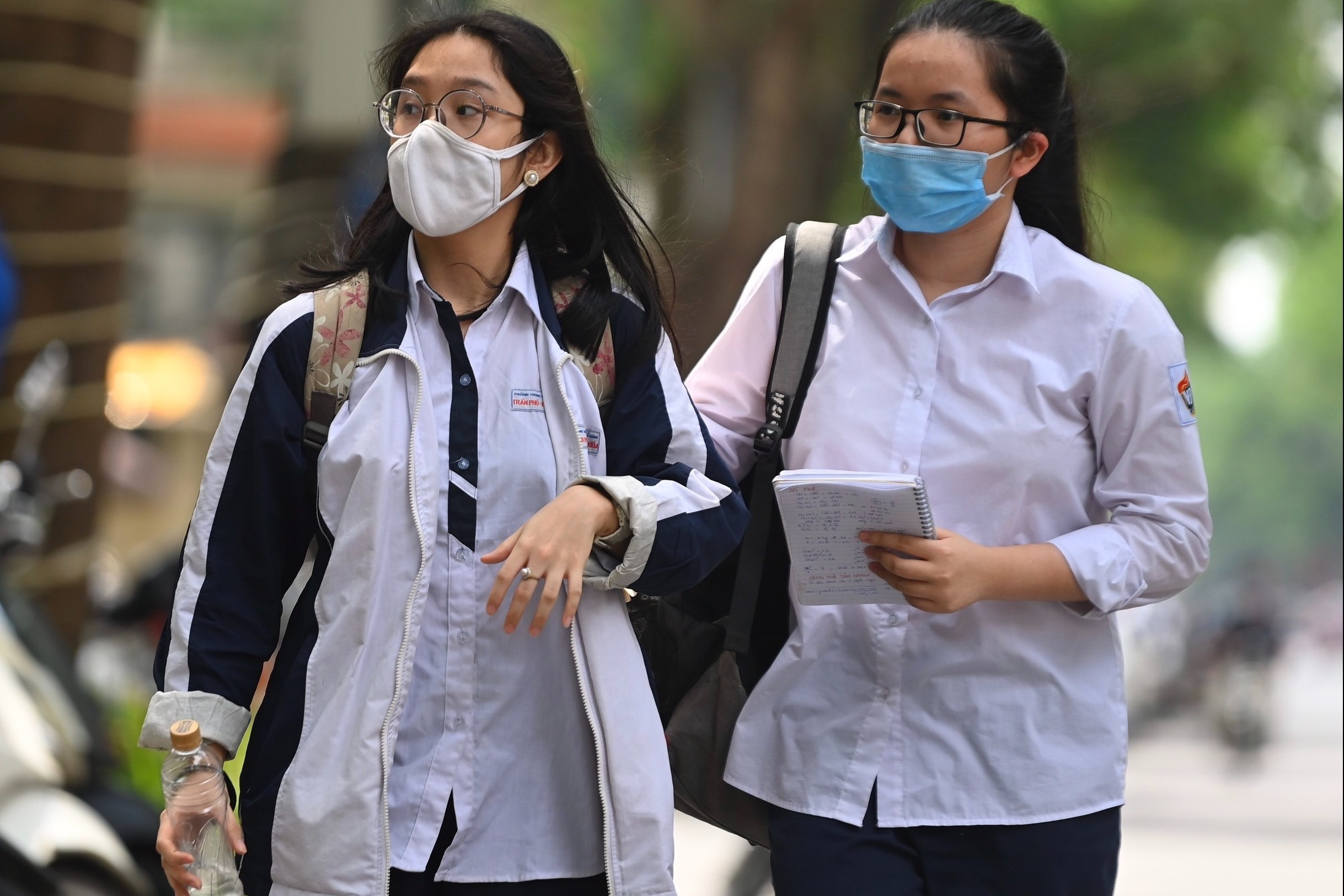 Them 5 truong dai hoc tai TP.HCM cong bo diem chuan hoc ba hinh anh