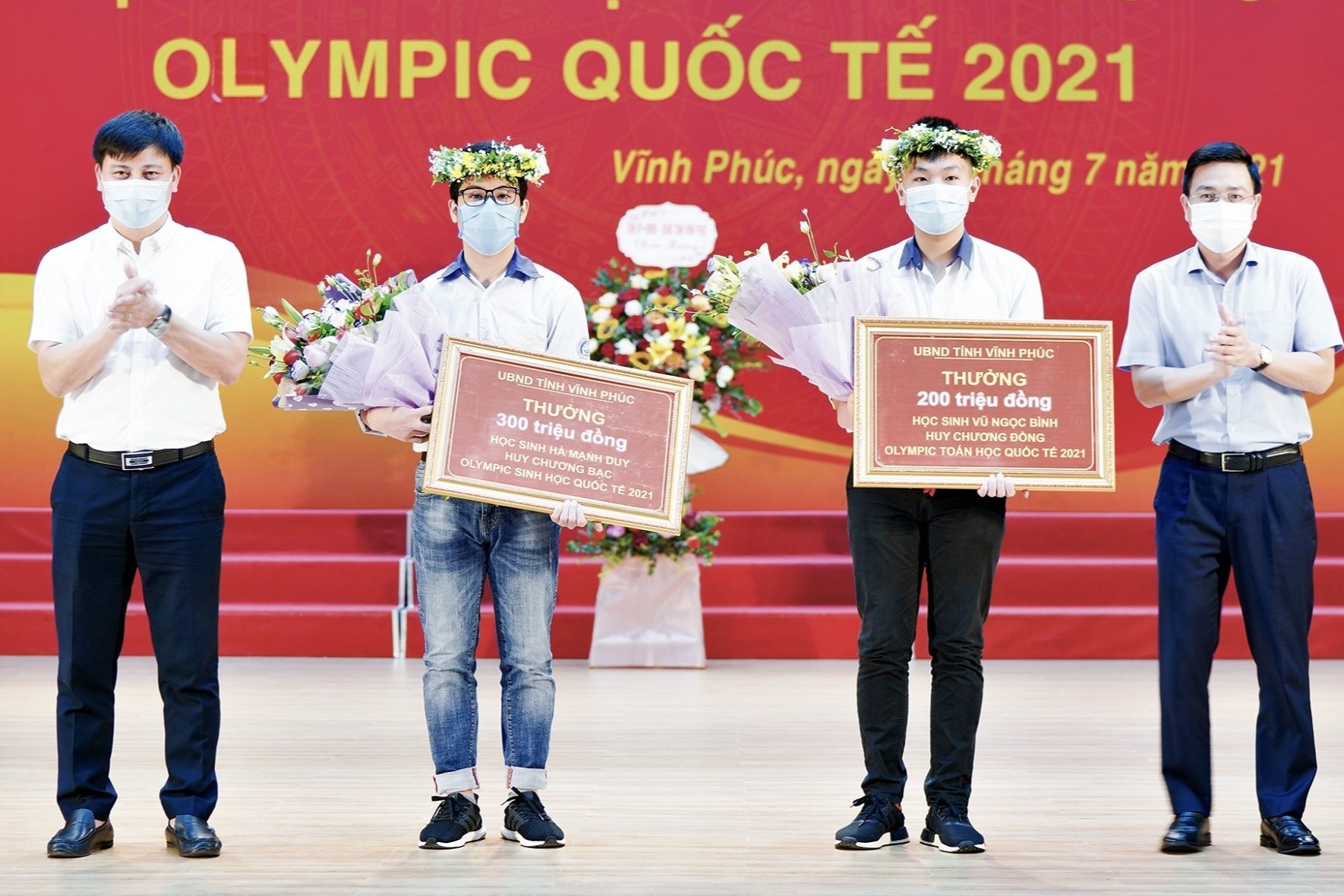 Vinh Phuc thuong thay tro co huy chuong Olympic quoc te hon 1 ty dong hinh anh