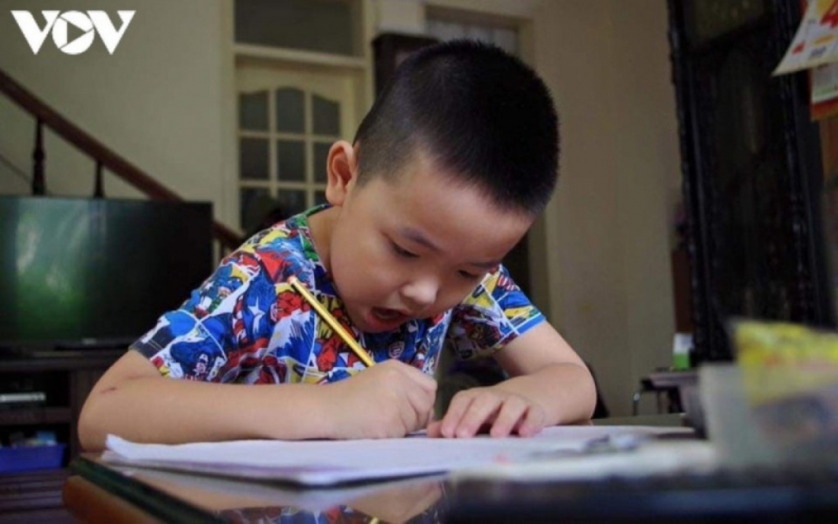 hoc sinh lop 1 thi truc tuyen anh 1