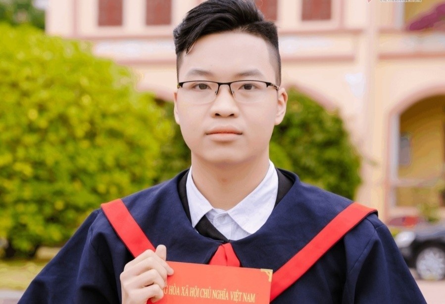 Phuong 'giao su' mang HCV Hoa hoc quoc te ve Hai Duong sau 16 nam hinh anh