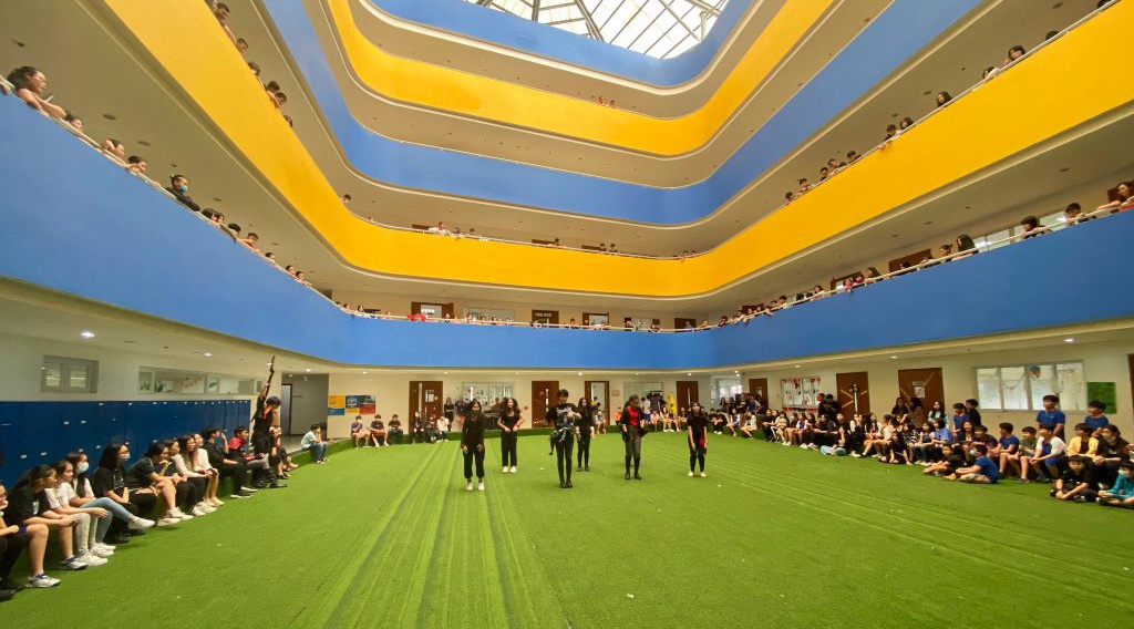 Truong quoc te tang hoc phi anh 3