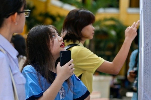 TP.HCM cong bo diem chuan vao lop 10 chuyen hinh anh