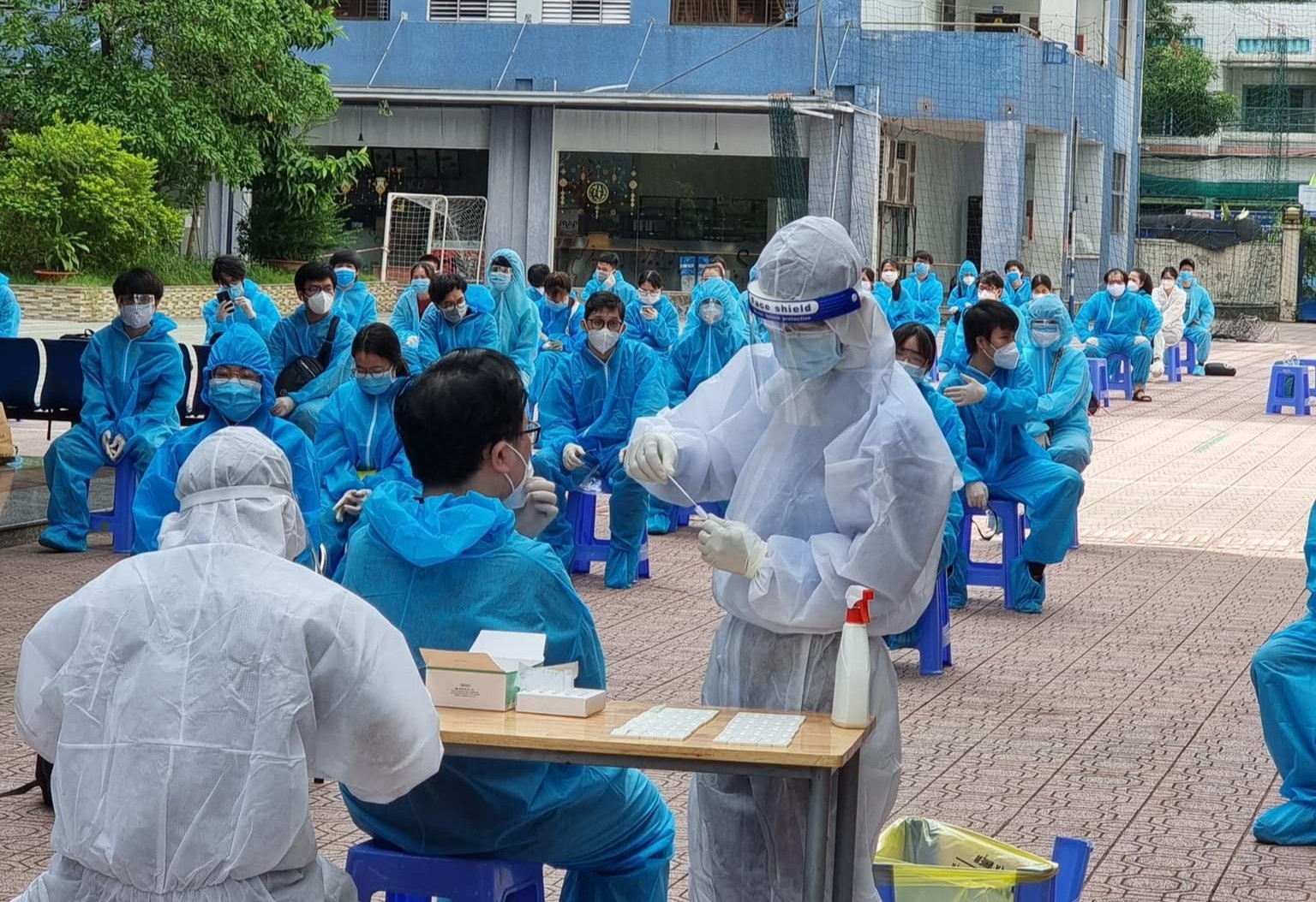 Ky tuc xa co 30 F0 bi phong toa, ap dung tinh huong khan cap hinh anh