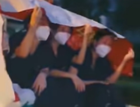 Sinh vien tinh nguyen che mua bang tam bang ron hinh anh