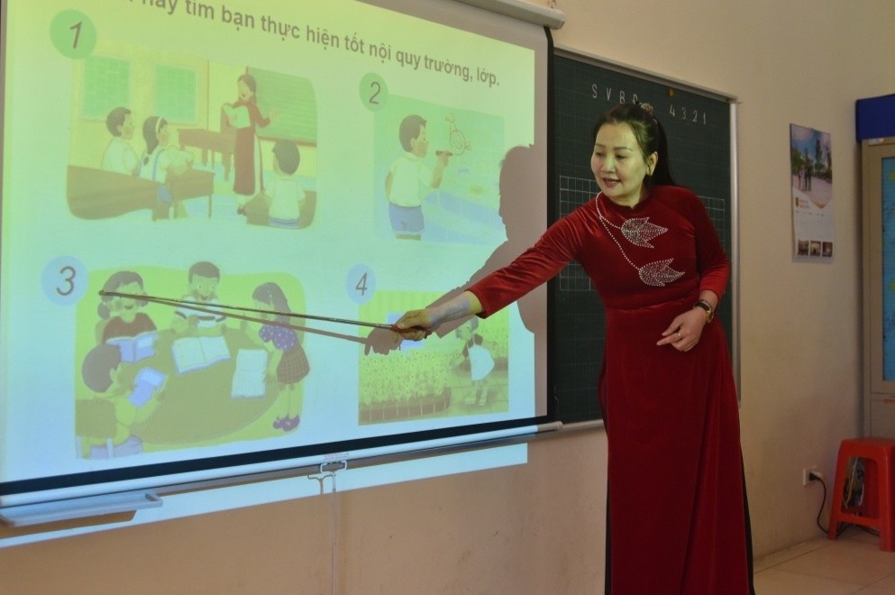 Thieu hang nghin giao vien, dia phuong loay hoay trong to chuc day hoc hinh anh