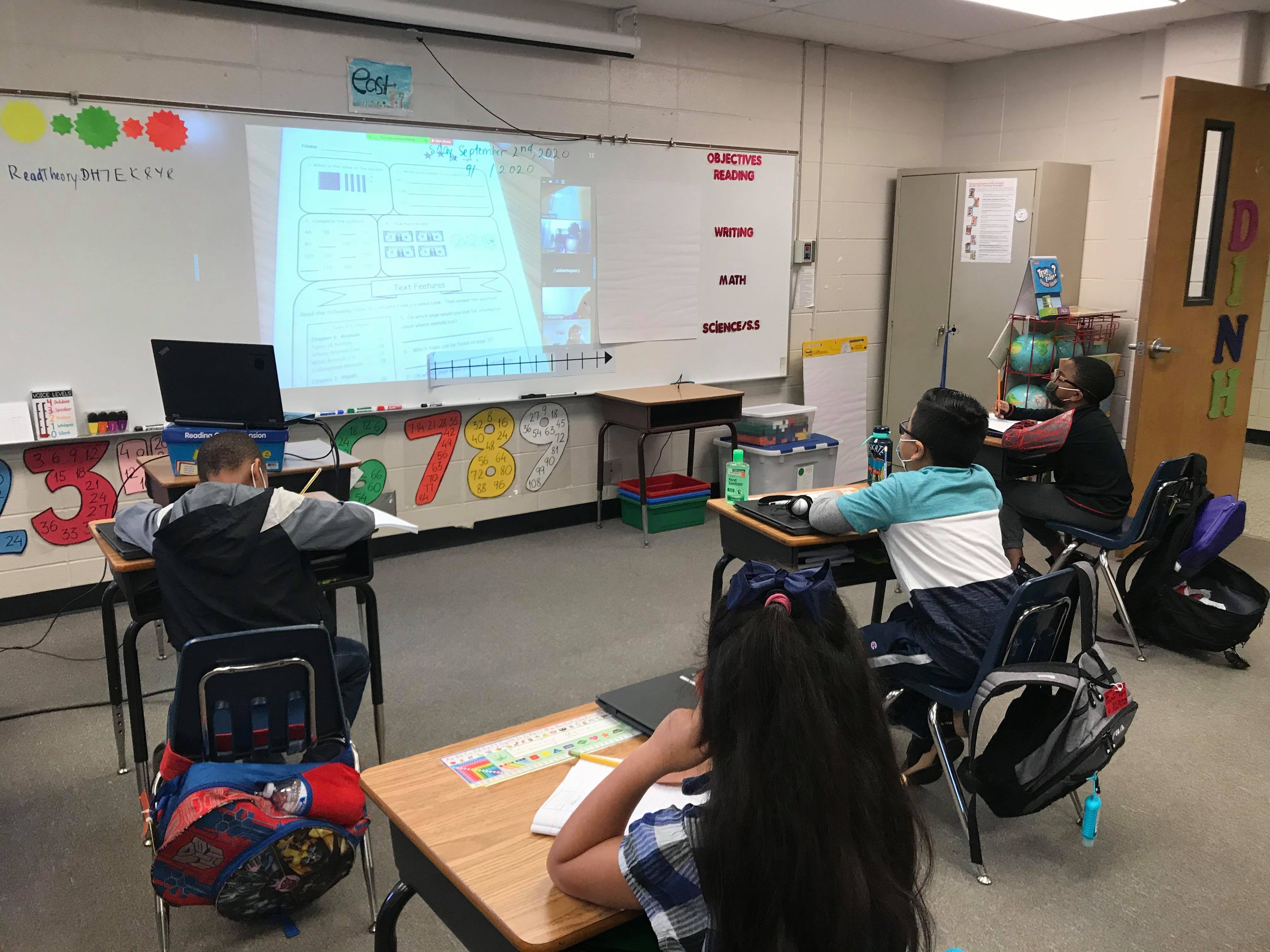 Lop 1 hoc online anh 4