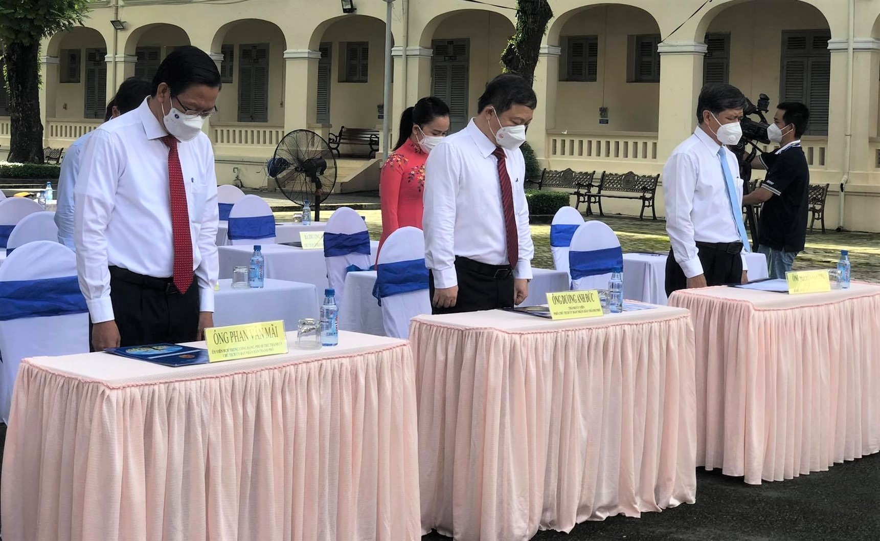 Tiem vaccine 2 mui cho giao vien anh 1