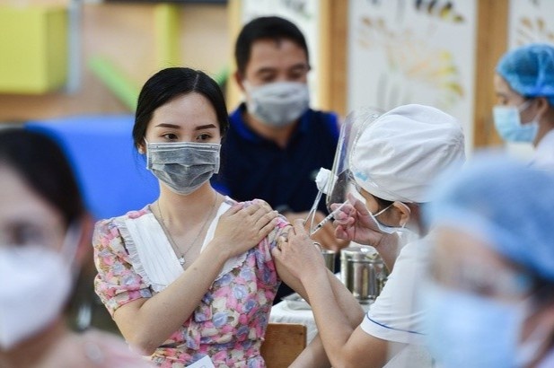 TP.HCM se tiem du 2 mui vaccine Covid-19 cho giao vien truoc 20/11 hinh anh