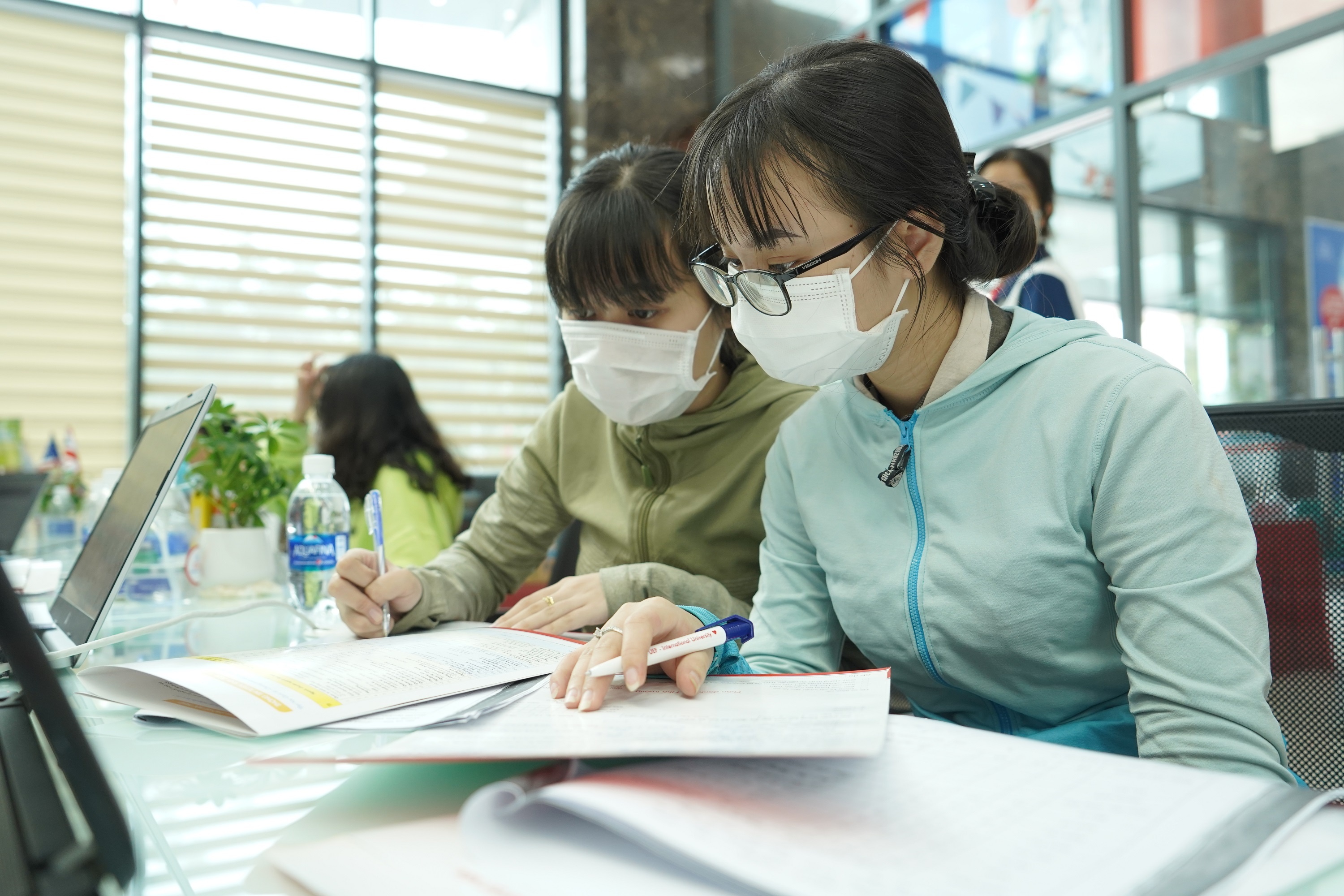 Diem chuan xet hoc ba vao UEF dot cuoi tang manh hinh anh