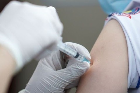 95% tre em 12-17 tuoi se duoc tiem 2 mui vaccine cuoi nam nay hinh anh