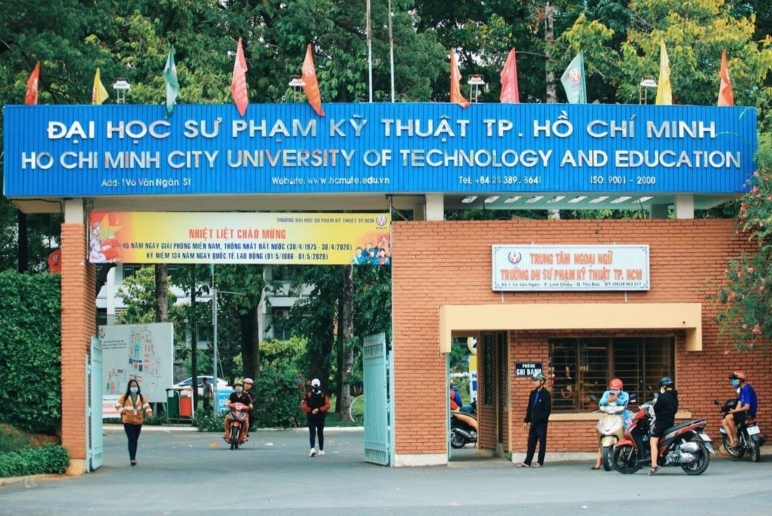 Truong dau tien o TP.HCM thong bao cho sinh vien hoc tap trung hinh anh