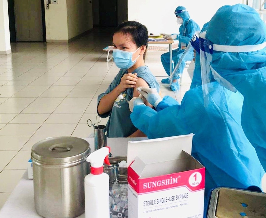 sinh vien tro lai hoc tap trung anh 2