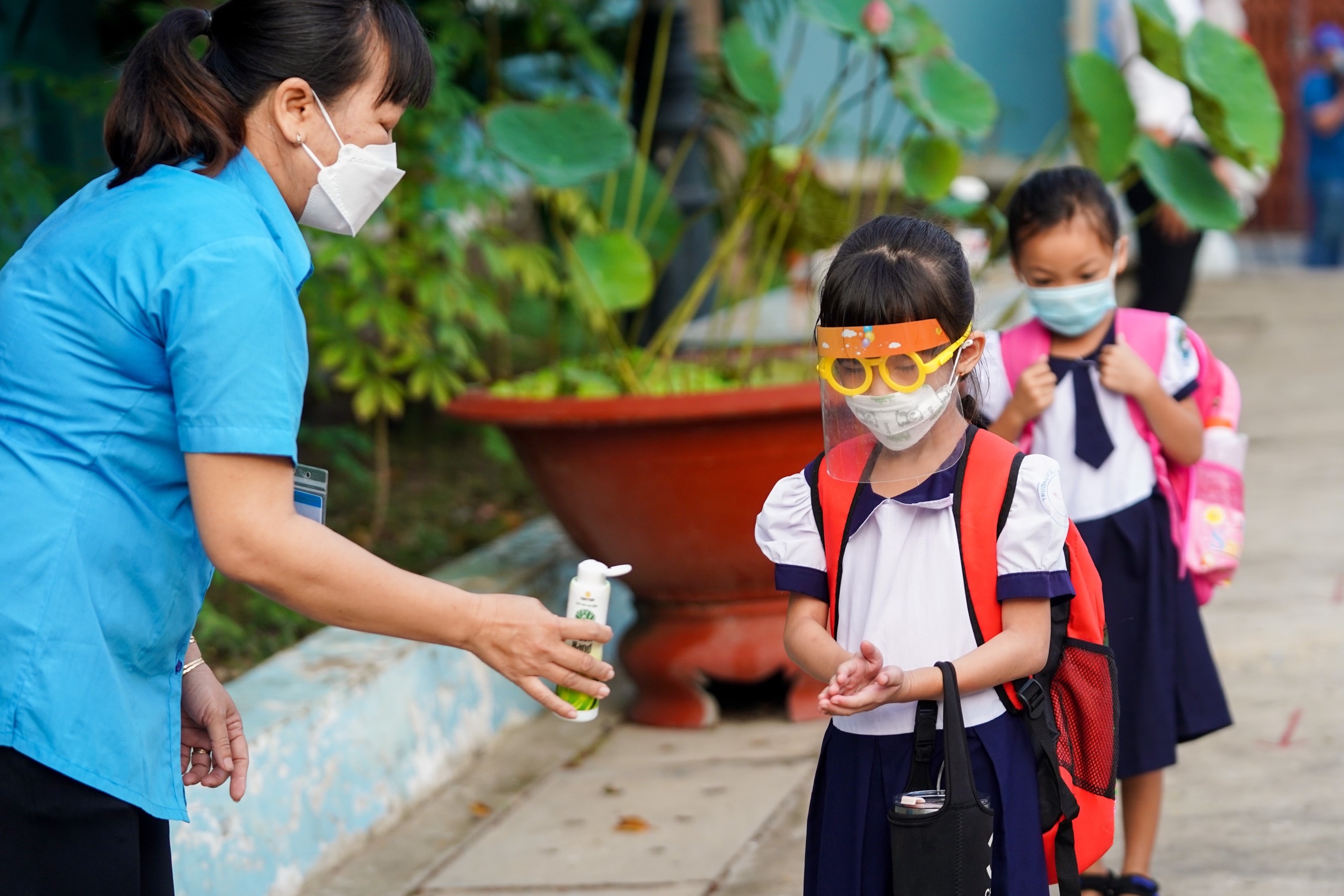 Hoc sinh TP.HCM tro lai truong anh 8