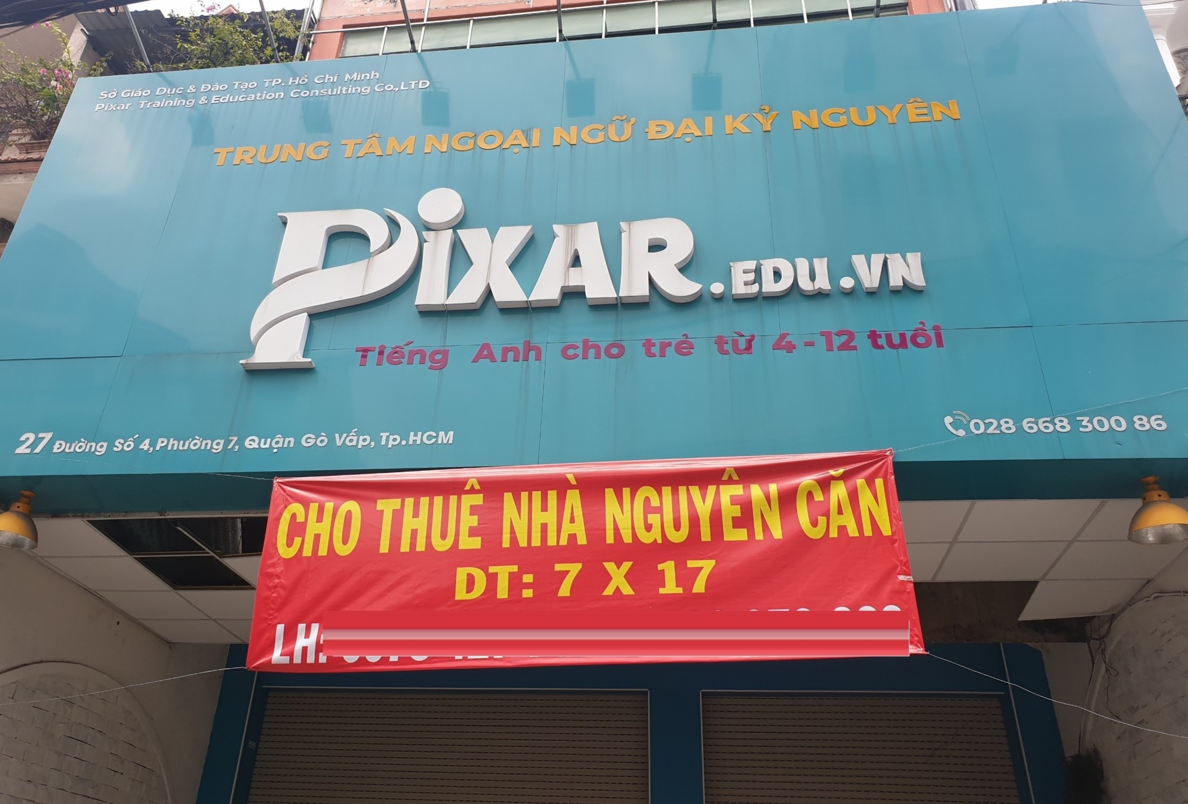 Trung tam Anh ngu o TP.HCM bi phu huynh doi hoc phi hinh anh