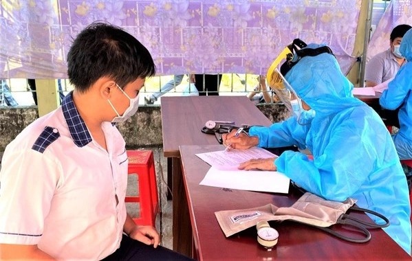 Cac dia phuong an dinh thoi gian tiem vaccine cho hoc sinh hinh anh
