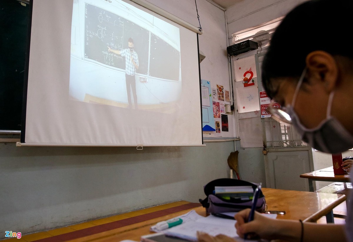 hoc sinh TP.HCM tro lai truong anh 2