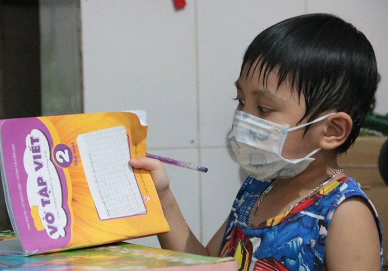 Binh Duong thi diem cho tre mam non va tieu hoc den truong tu 12/12 hinh anh