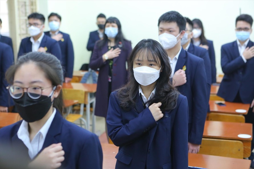 Ngay dau lop 12 Ha Noi di hoc lai, thay va tro deu chiu ap luc hinh anh