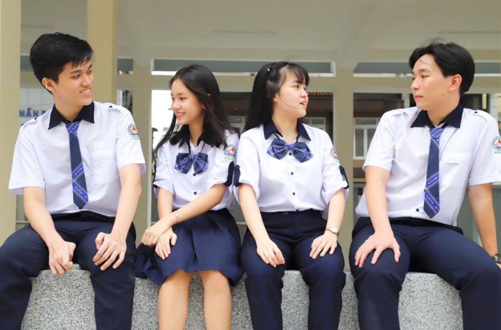 Truong Bui Thi Xuan noi gi khi hoc sinh phan doi quy dinh dong phuc? hinh anh