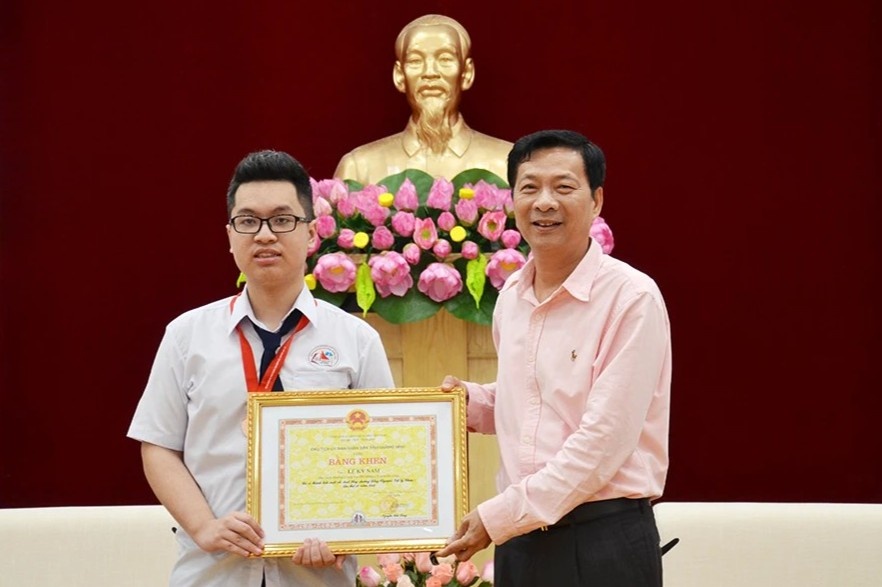 Quang Ninh tang thuong cho giai quoc te, cao nhat 700 trieu dong hinh anh